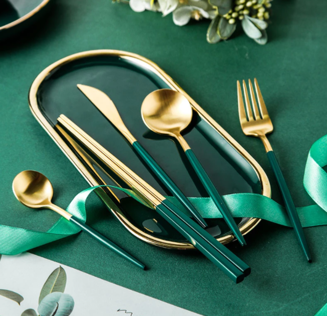 Ménagère / Couvert de table 24 pièces dorée et vert