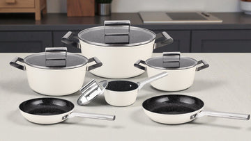 Batterie de Cuisine Induction 10 Pièces Beige Poêles, Marmites & Casserole en Fonte d’Aluminium – Manches Design – Revêtement Céramique Antiadhésif Sans PFOA/PFAS Tous Feux &Couvercles Verre