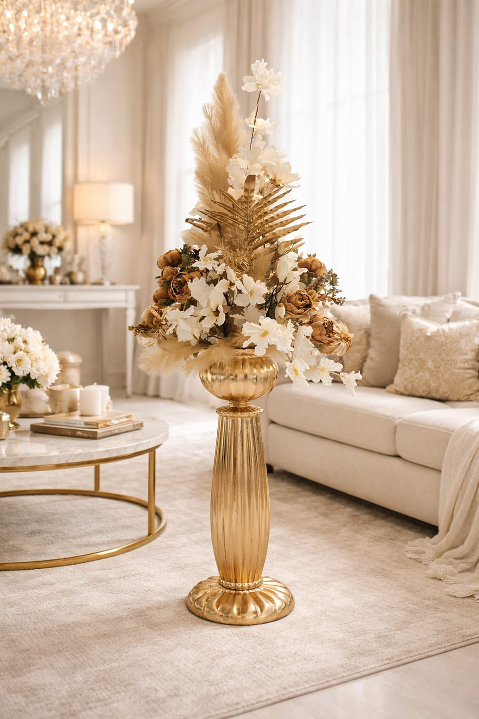 Composition Florale Décorative de Luxe sur Colonne Dorée